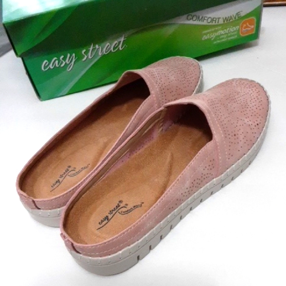 Easy Street Women's Soft Pink Slip-On Flats